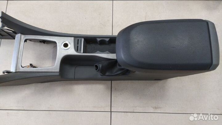 Консоль центральная (подлокотник) Ford Focus 2
