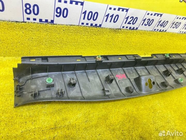 Пластик замка багажника задний Honda Shuttle GK8 143351