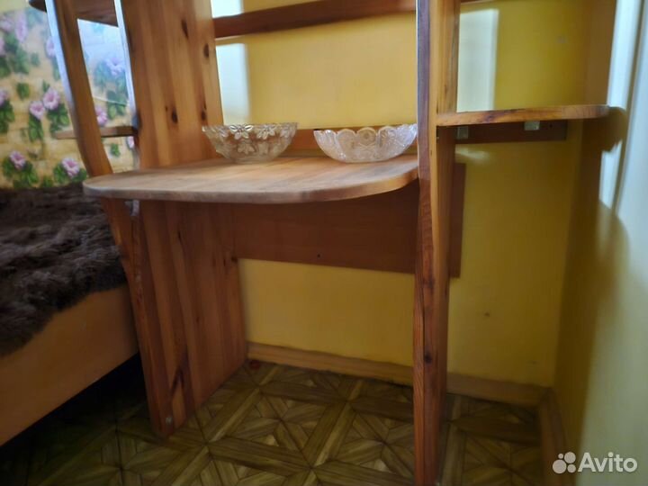 Компьютерный столик или подставка