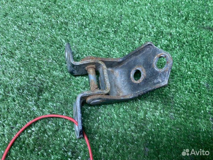 Петля двери передняя левая Mazda 3 BK