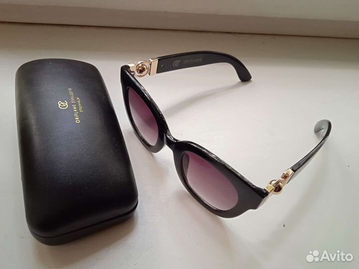 Солнцезащитные очки женские 2шт. Цена за всё
