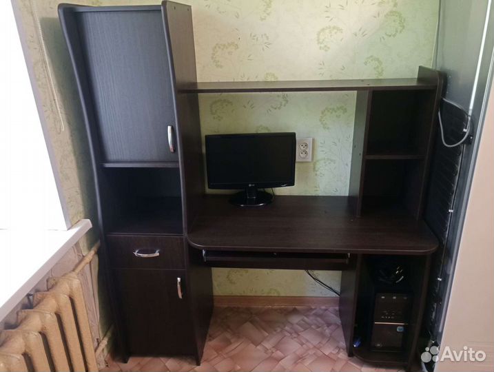 Компьютерный стол с пеналом