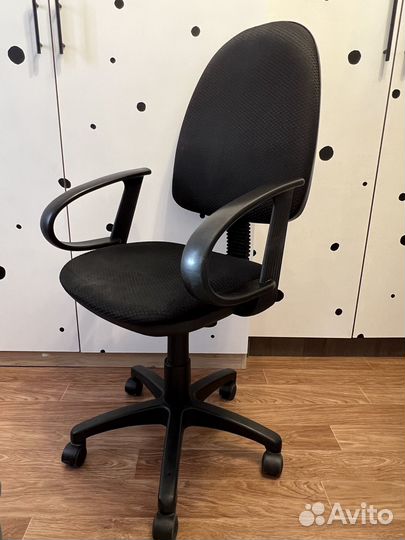 Офисное кресло