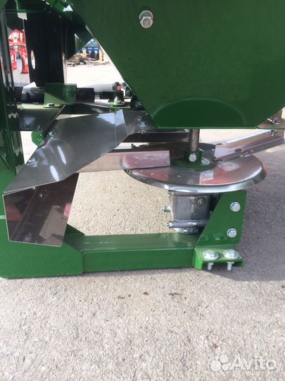 Разбрасыватель удобрений Оптсельмаш Стандарт 1050, 2015