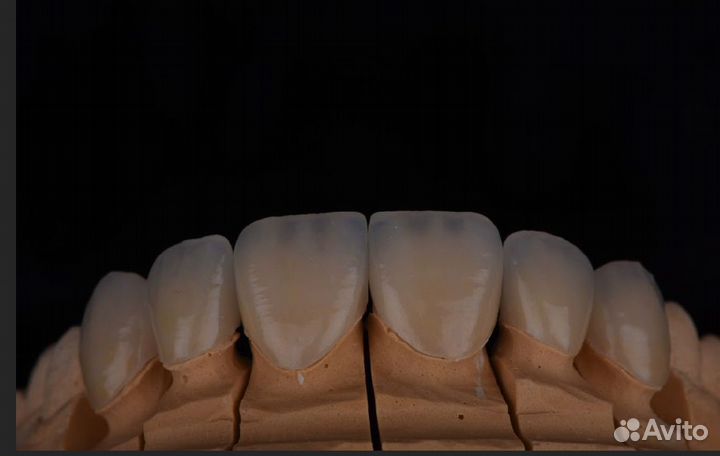 Зубной техник керамист