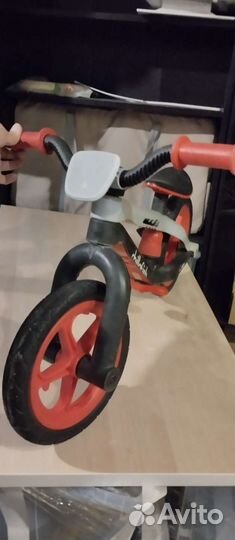 Беговел chillafish Самосвал самокат B1