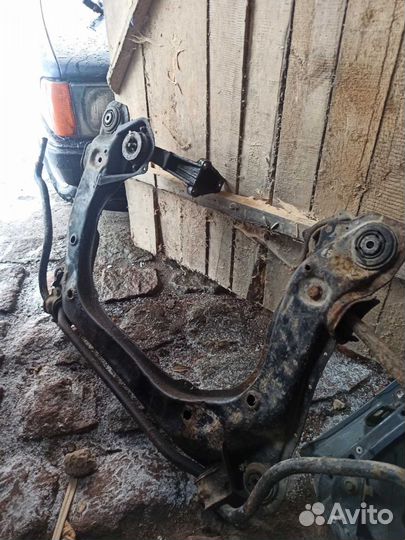 Передняя балка Ауди 100 с3