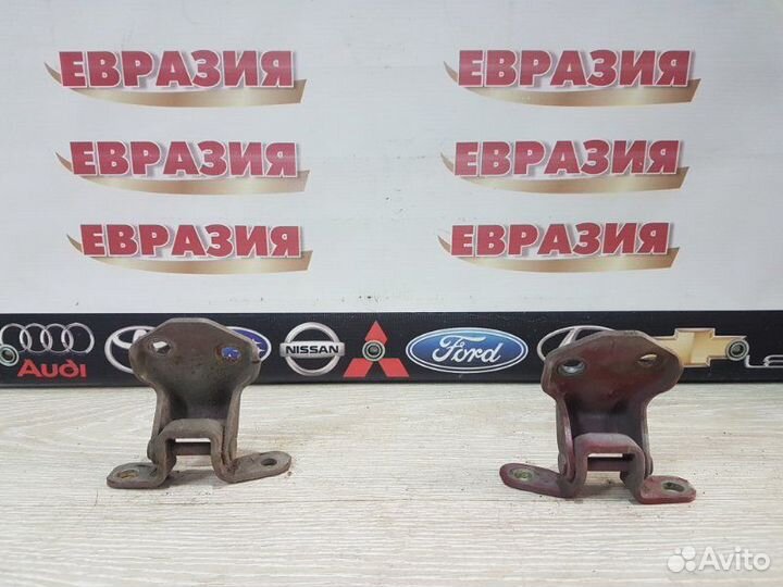 Петли двери передние правые Mazda Premacy cpew FS