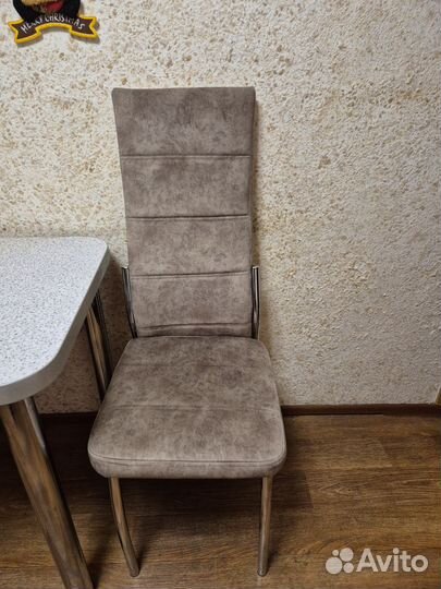 Стол и стулья