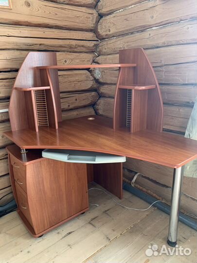 Компьютерный стол