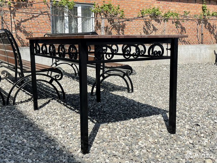 Стол и скамейки