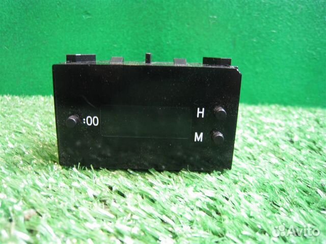 Часы Toyota Auris E18 2015