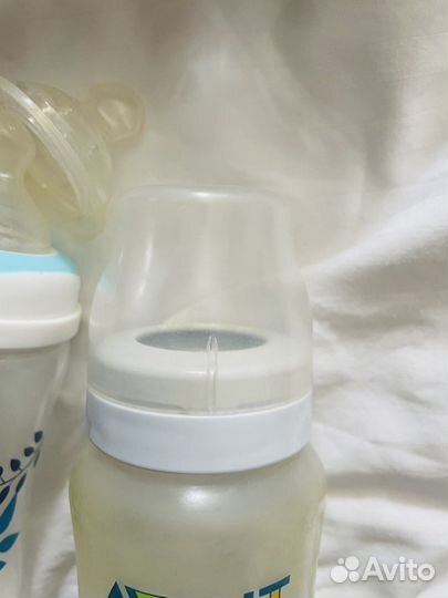 Молокоотсос avent ручной и две бутылочки