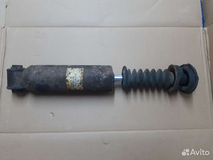 Вольво XC90 амортизатор задний нивомат 30683451