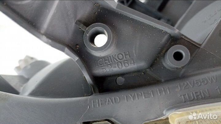 Фара правая Toyota Ist NCP60