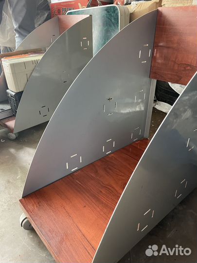 Полка стелах на колесах