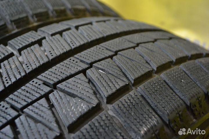 Bridgestone Blizzak Revo GZ 215/45 R17