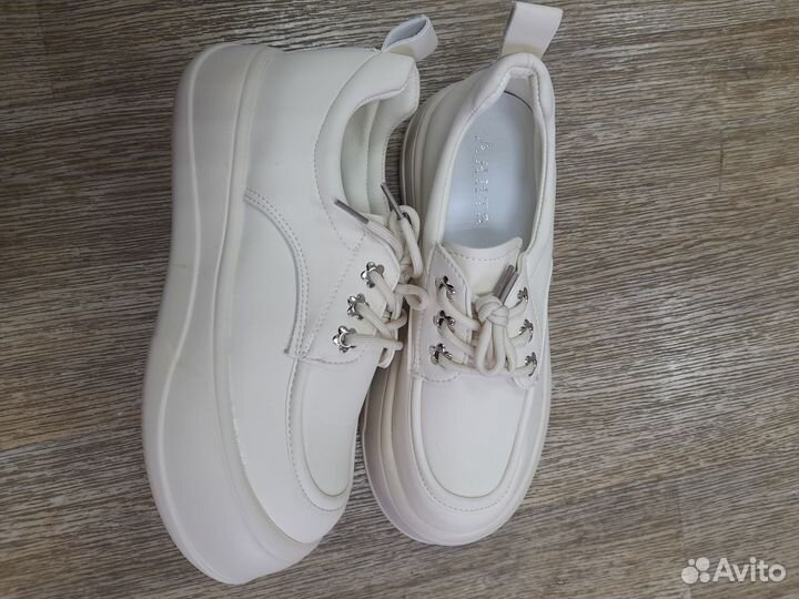 Продам ботинки