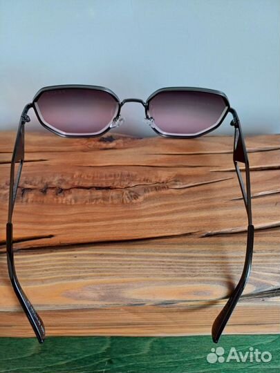 Солнцезащитные очки женские prada