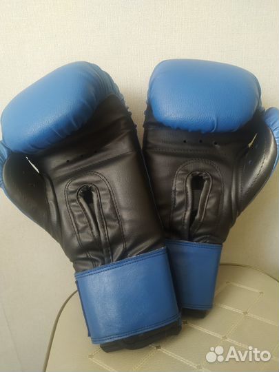Перчатки боксерские 10 унцовые