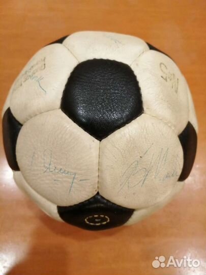 Футбольный мяч с автографом Льва Яшина