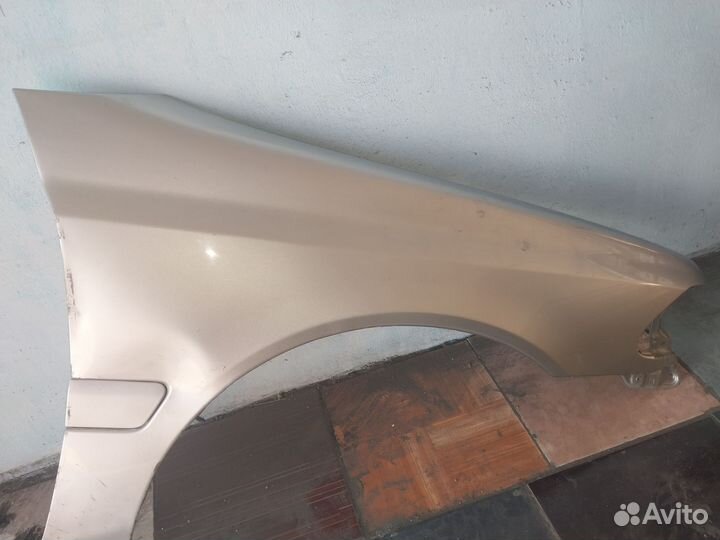 Крыло переднее правое Toyota Carina AT210