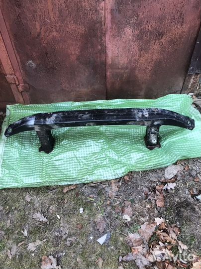 Усилитель переднего бампера Mercedes W220