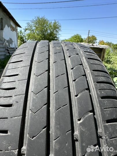 Kumho Ecsta HS51 215/55 R17 94W