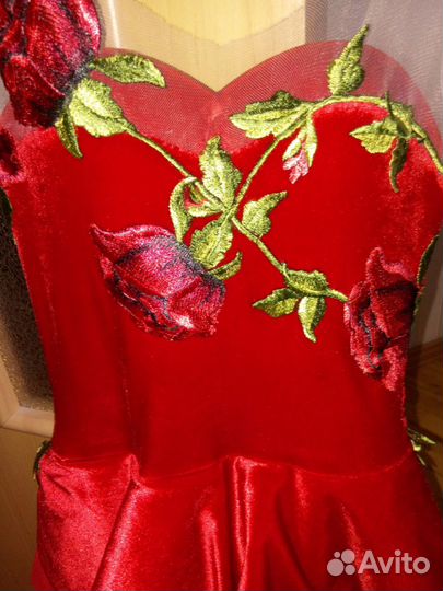 Платье праздничное