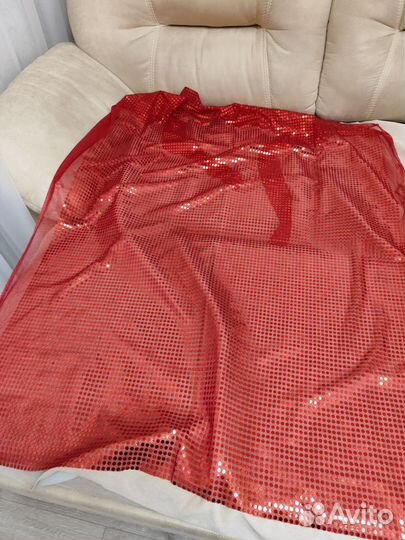 Отрез ткани красные пайетки
