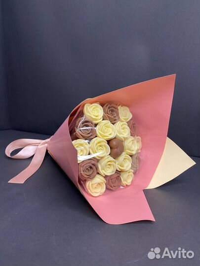 Букет из Шоколадных Роз и Сердца - 19 шт