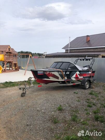 Моторная лодка прогресс С мотором mercury