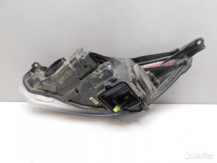 Фара правая Ford Focus III 02935