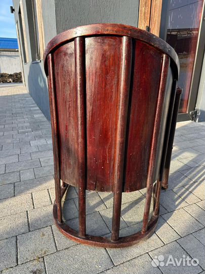 Старинное кресло