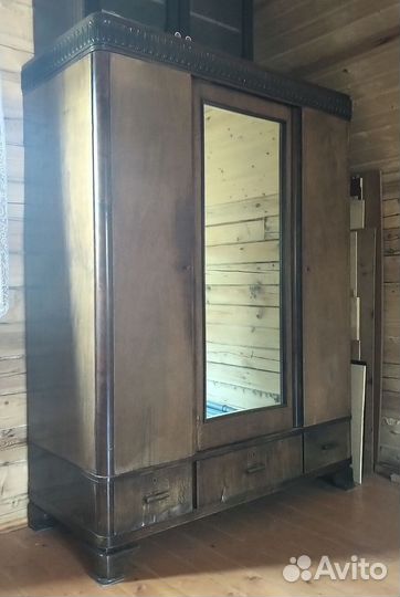 Винтажный шкаф красное дерево