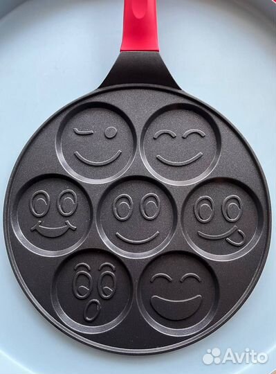 Новая сковорода для оладий со смайликами
