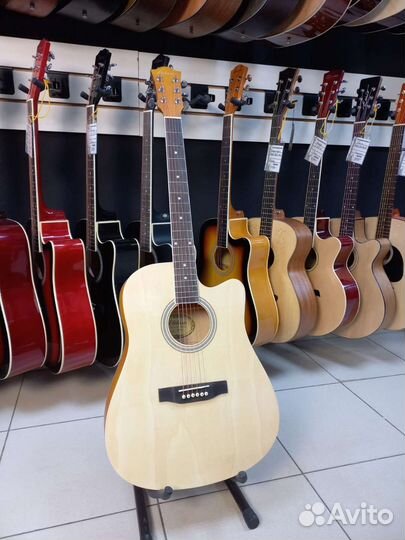 Акустическая гитара Новая