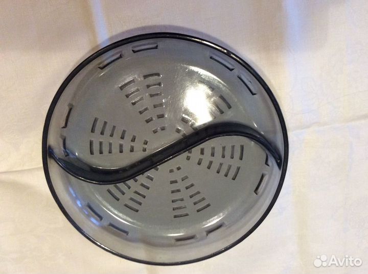 СССР. Менажница из толстого цвет. стекла,23,5х23,5