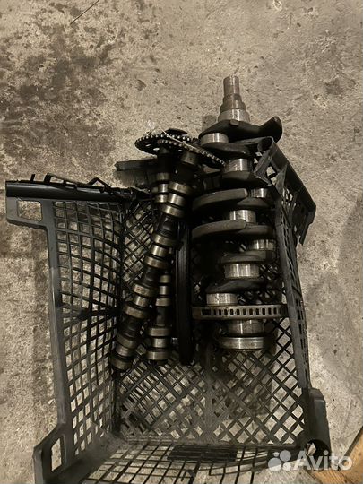 Разобранный двигатель на опель корса