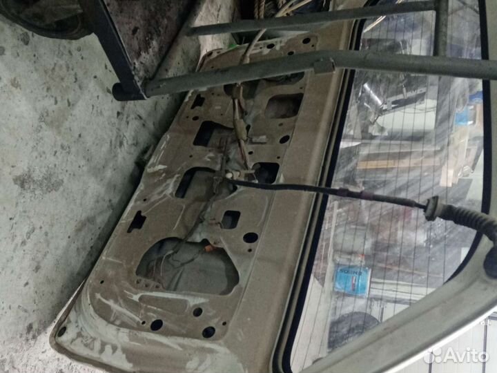 Продам дверь багажника