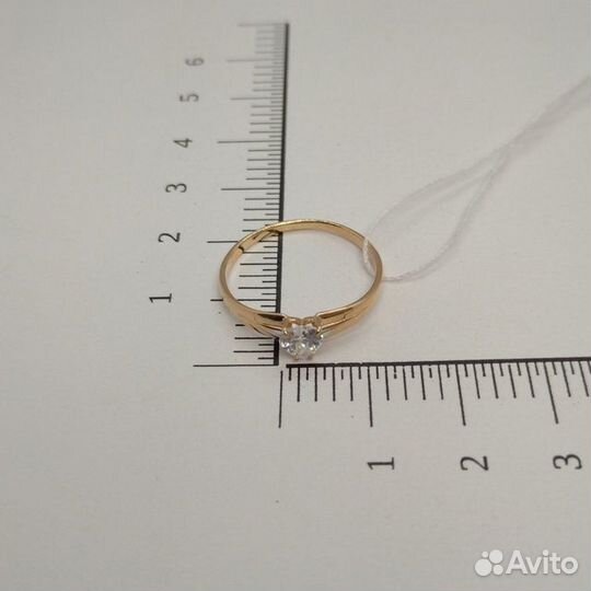 Золотое кольцо с камнем 18,5р