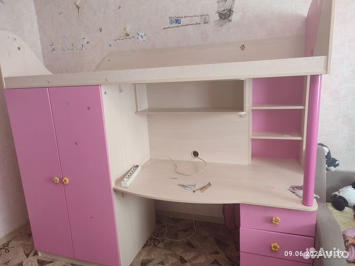 Кровать чердак пикник розовая