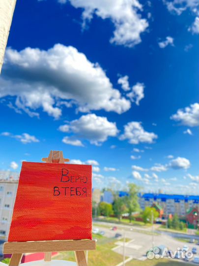 Картина (7x7) на мольберте