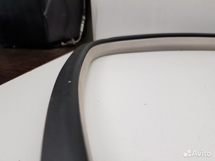 Уплотнитель двери задний правый (Infiniti QX56)