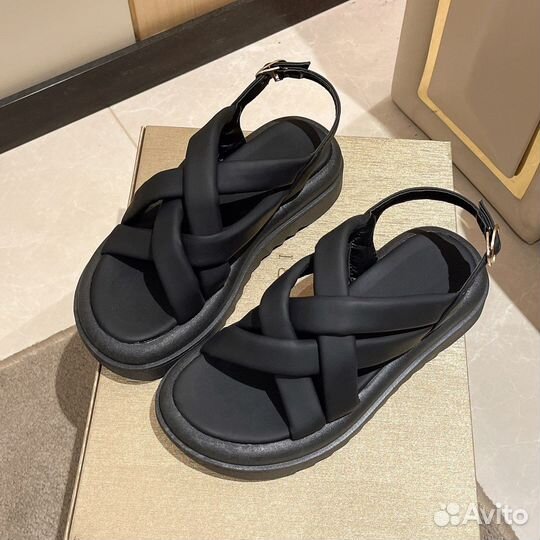 Босоножки черные 39 размер новые