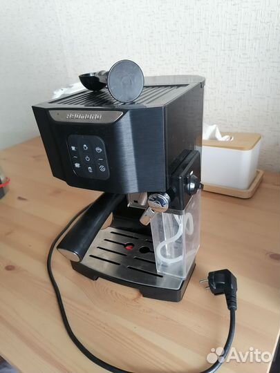 Кофеварка рожковая Redmond RCM-1511