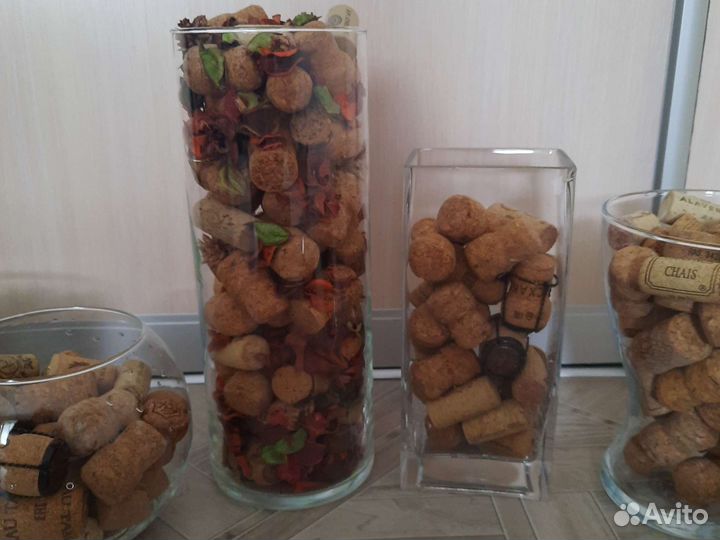 Ваза с пробками