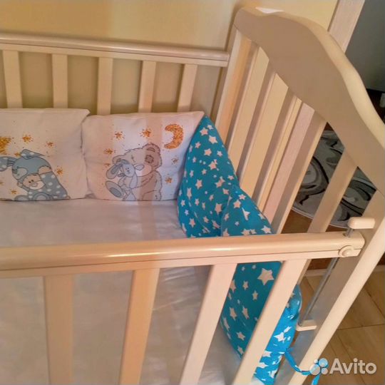 Кроватка с маятником