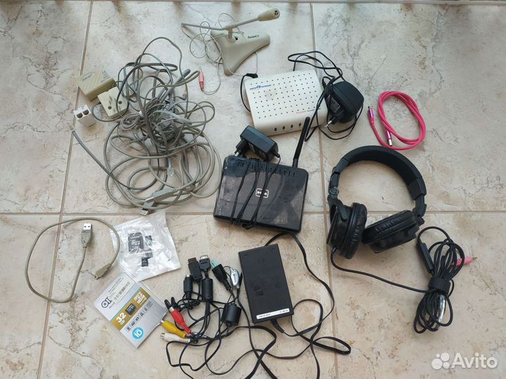 Куча электроники модемы разъемы