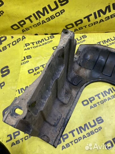 Пыльник двигателя левый Kia Rio 3